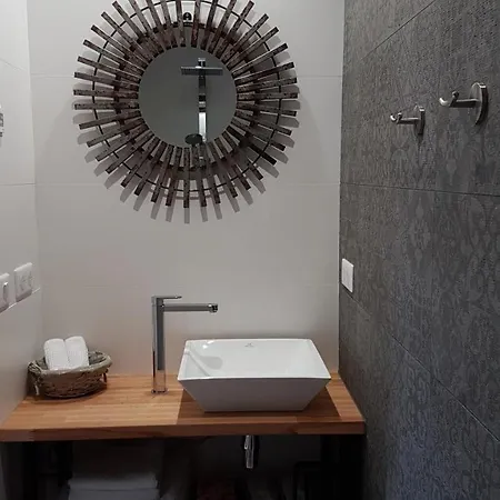 Gasthuis Asinerie Kuleni 3*